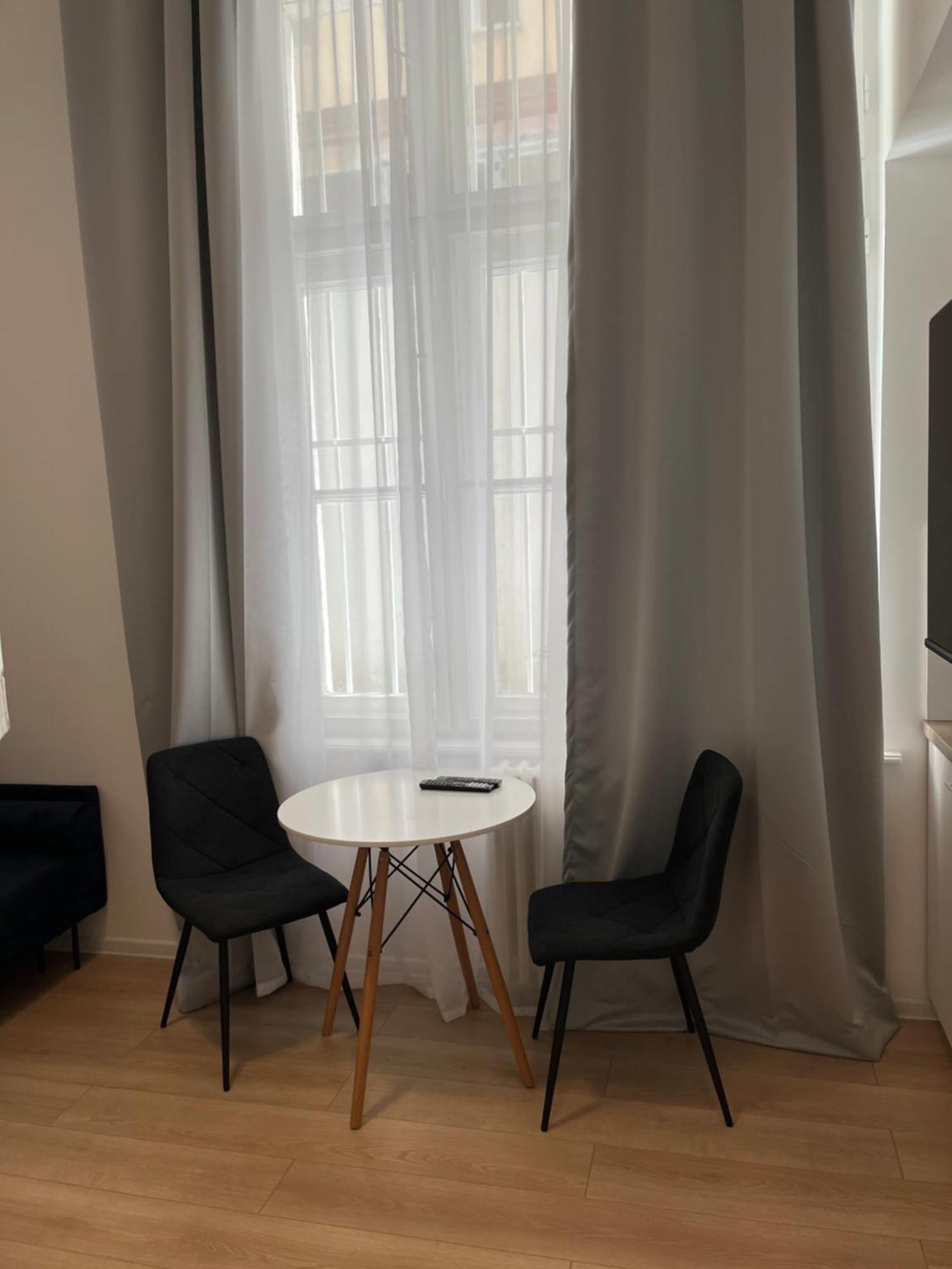 Mina Luxury 1 *